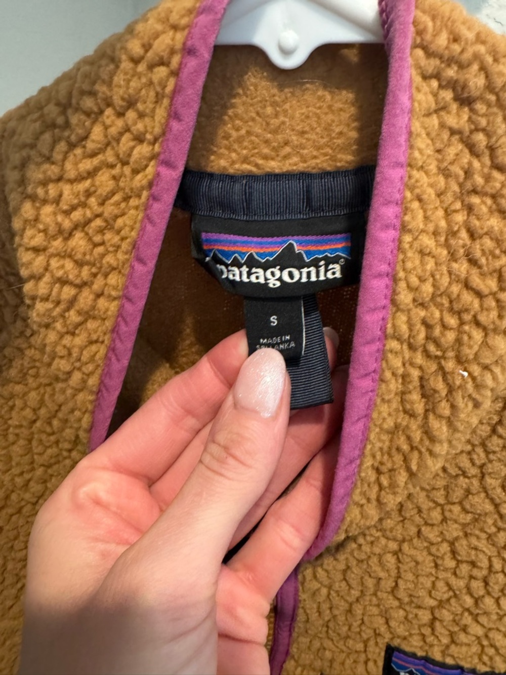 Patagonia Retro pile Sherpa Fleece Jacket with Pink Trim - Picture 2 of 3